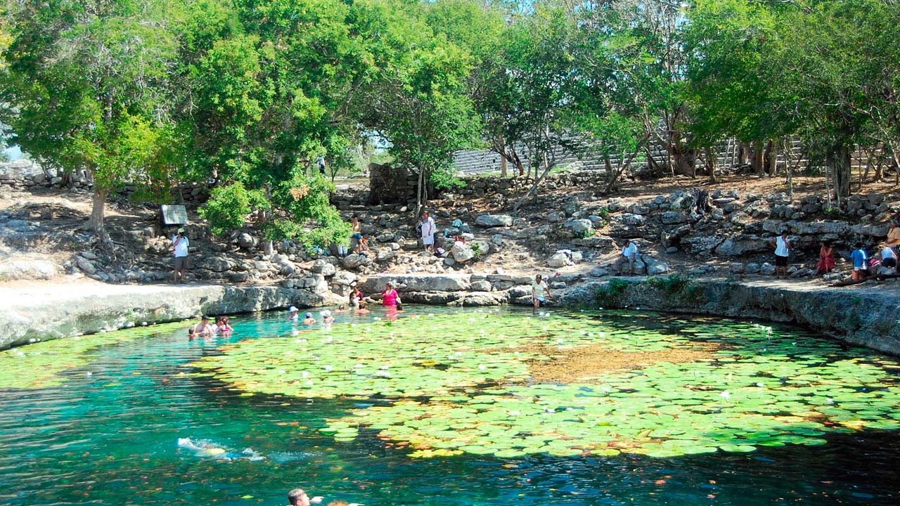 Cenote Xlacah en Dzibilchaltun
